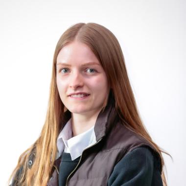 Head and shoulders image of Ellie Schuetze